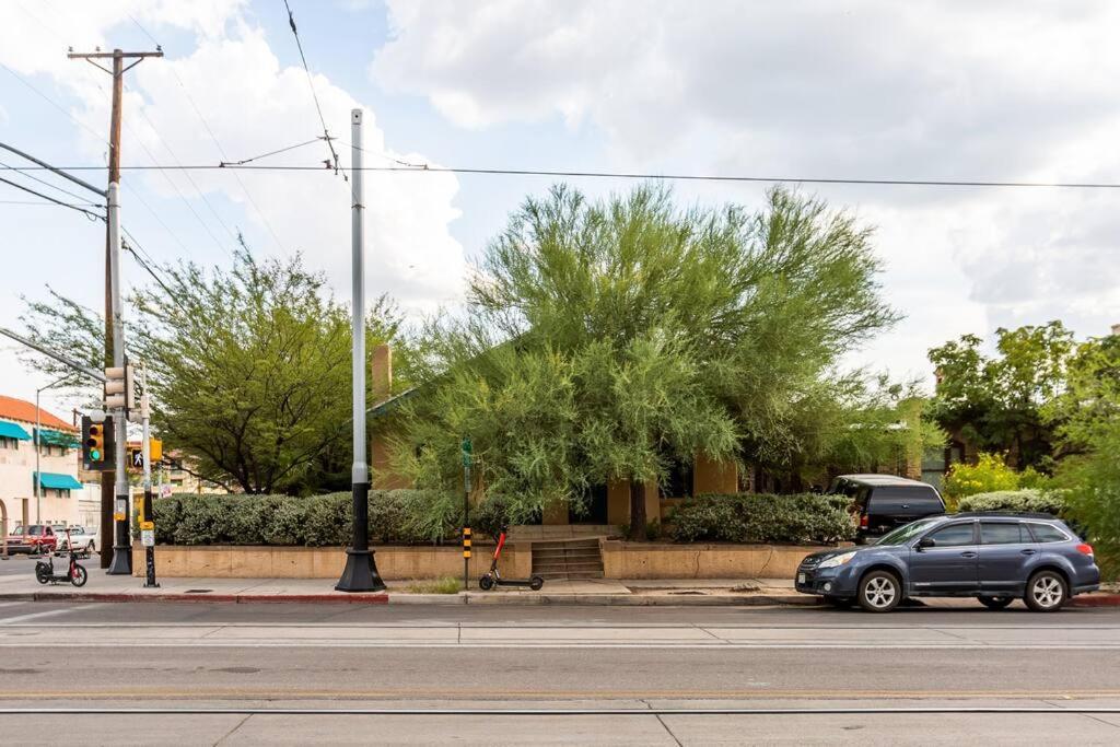 2Br Home W Parking Downtown Charm In Full Bloom! ทูซอน ภายนอก รูปภาพ