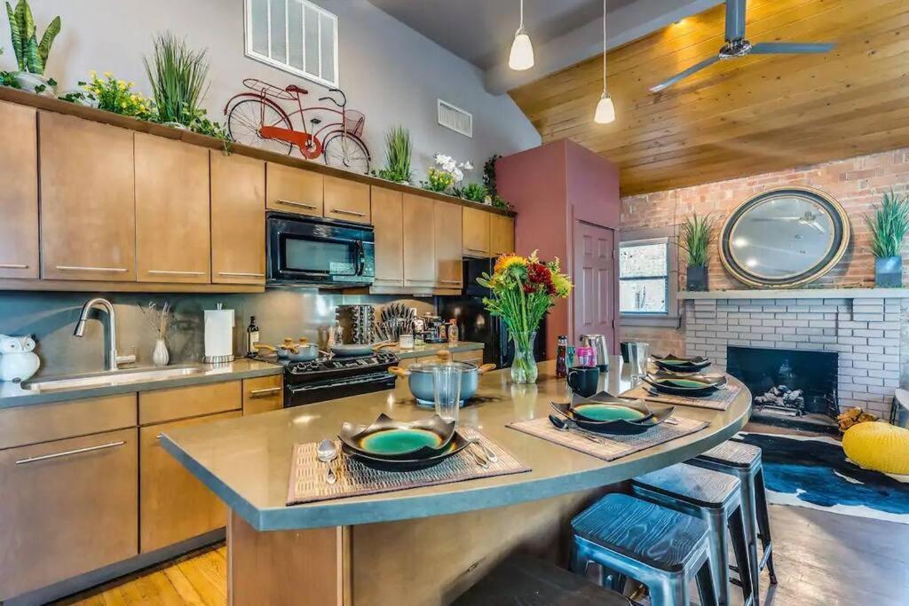 2Br Home W Parking Downtown Charm In Full Bloom! ทูซอน ภายนอก รูปภาพ
