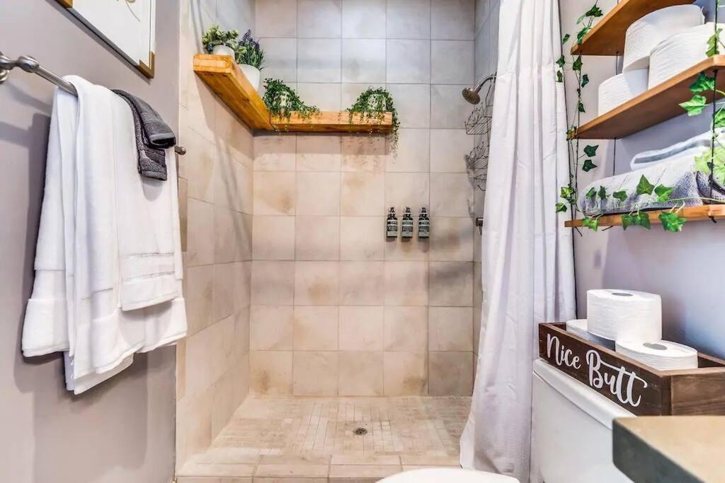 2Br Home W Parking Downtown Charm In Full Bloom! ทูซอน ภายนอก รูปภาพ