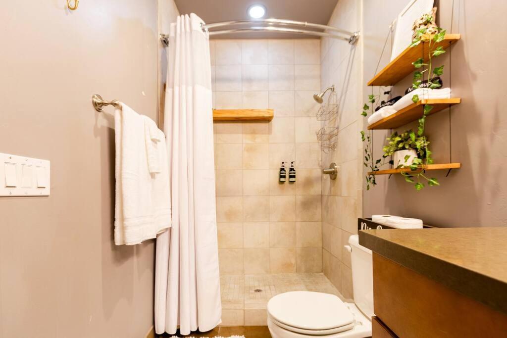 2Br Home W Parking Downtown Charm In Full Bloom! ทูซอน ภายนอก รูปภาพ