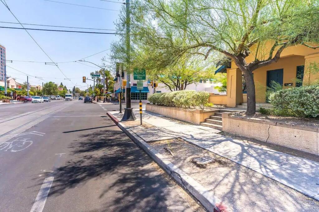 2Br Home W Parking Downtown Charm In Full Bloom! ทูซอน ภายนอก รูปภาพ