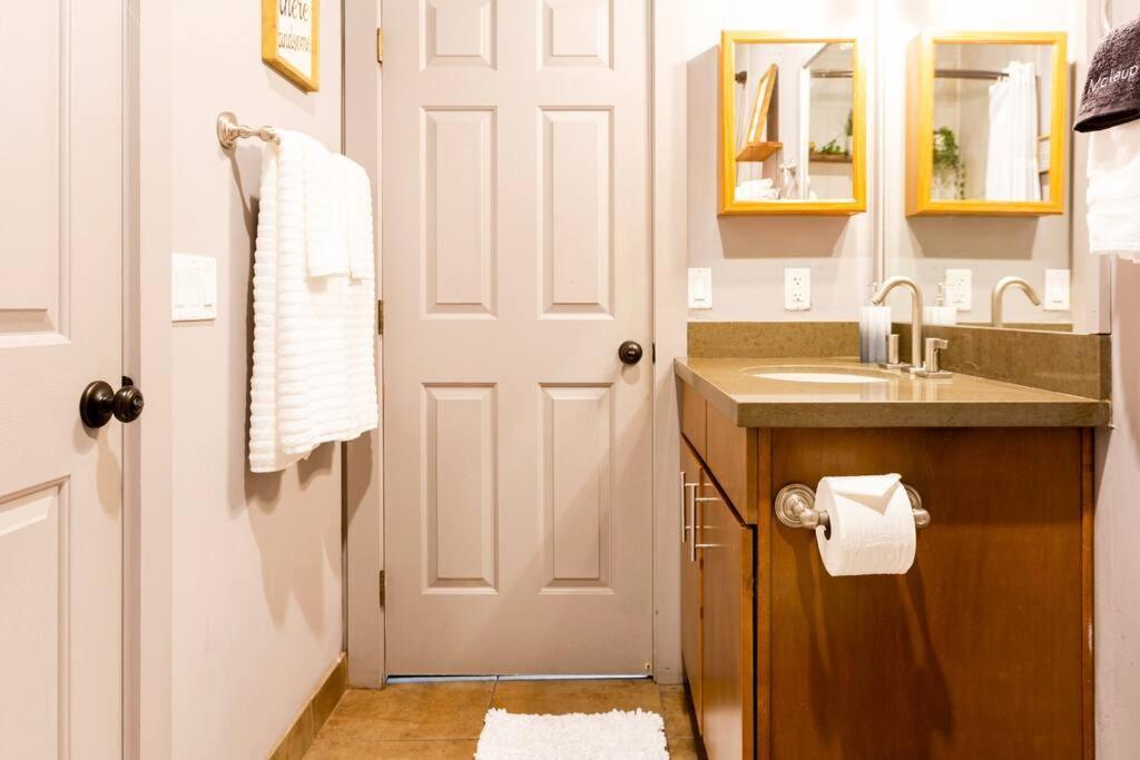2Br Home W Parking Downtown Charm In Full Bloom! ทูซอน ภายนอก รูปภาพ